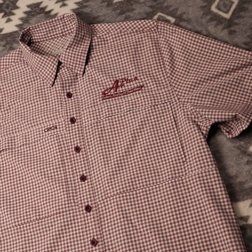 GameGuard Outdoors Maroon Gingham Fishing Shirt Mens LG Short Sleeve Comp Logo
